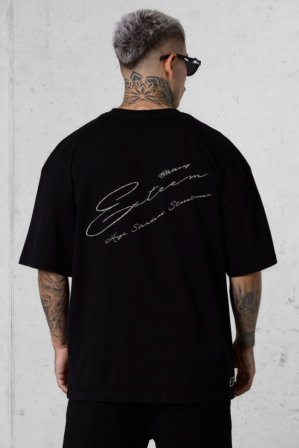 BLACK HIGH STANDARD SIGNATURE OVERSIZED TEE