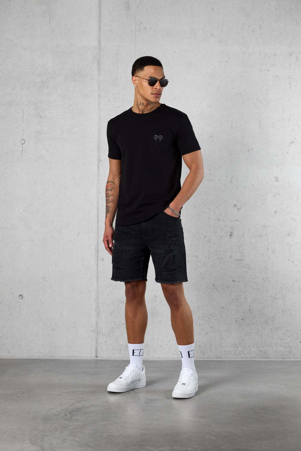 BLACK LOOP LOGO TEE