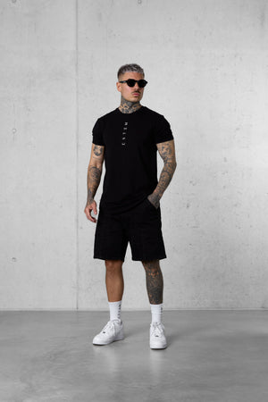 BLACK VERTICAL TEE