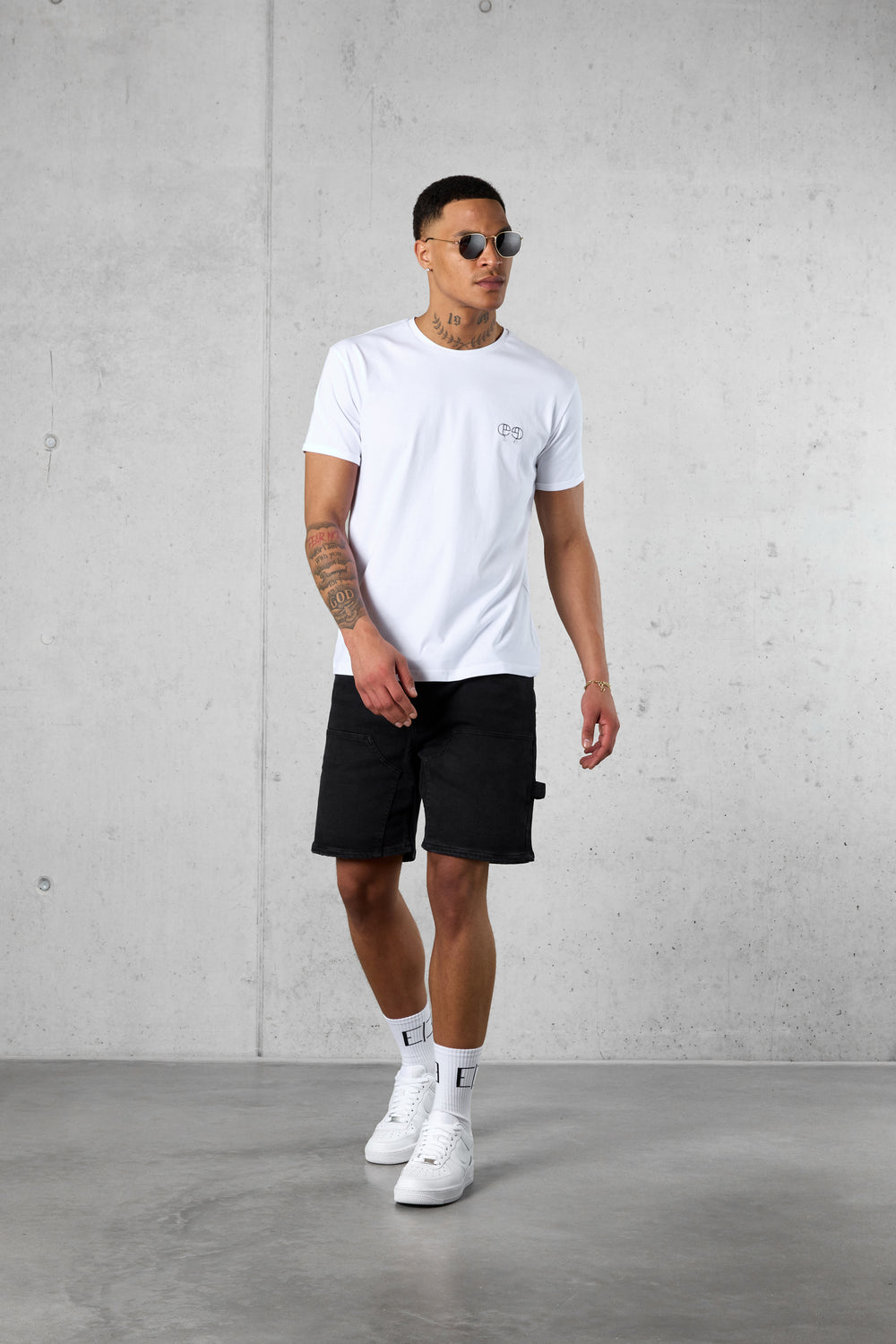 WHITE LOOP LOGO TEE
